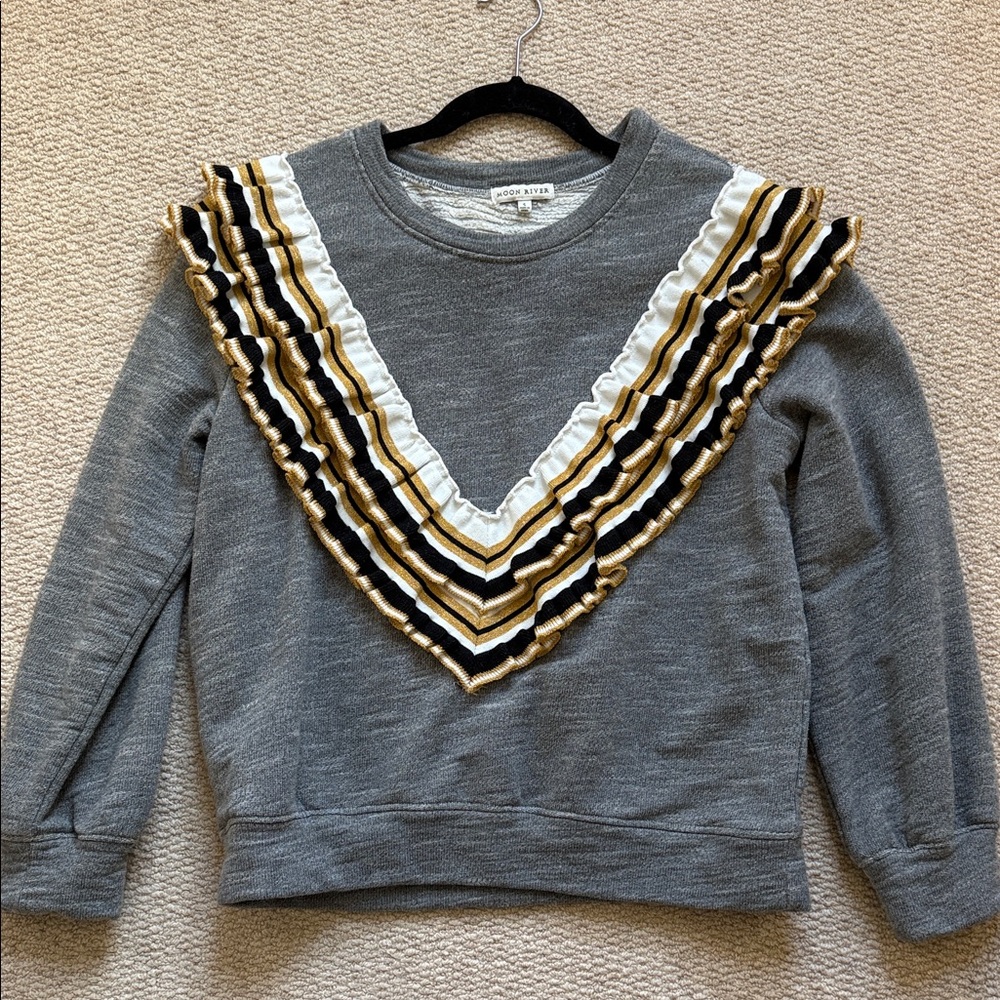 Moon River Gray, Black, Ivory & Gold Ruffled Chevron Sweatshirt Sz S